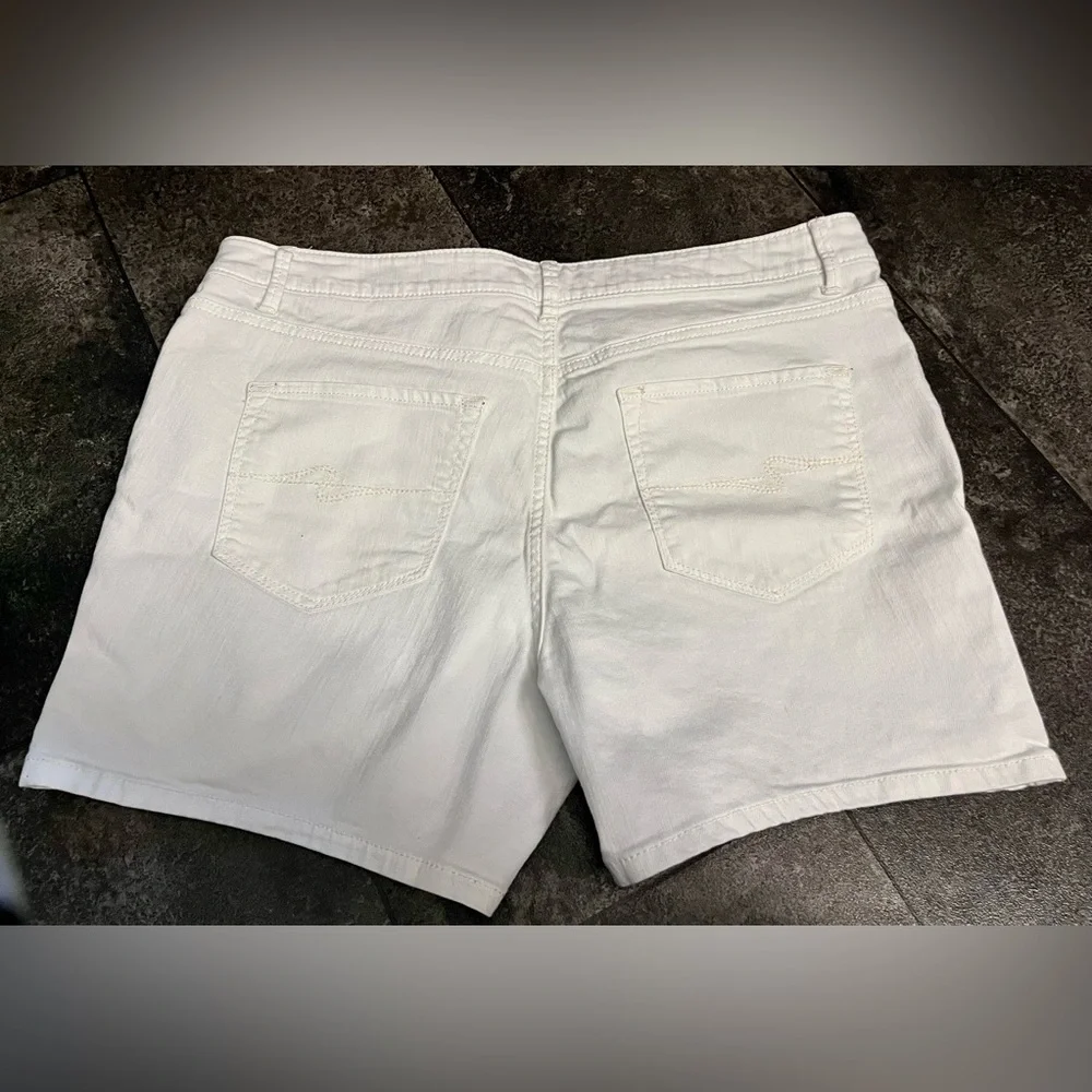 Sonoma White High Mid Shorts - Picture 2 of 10